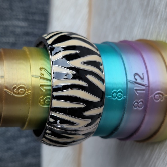 vintage zebra print hinged clamper bangle bracelet featuring enamel details - Picture 3 of 5